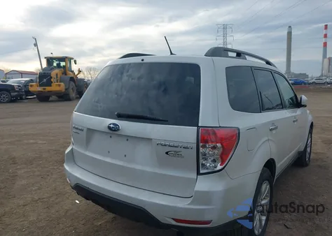 2011 Subaru Forester 2.5X Premium из США, поврежденный, VIN JF2SHBDC7BH736036